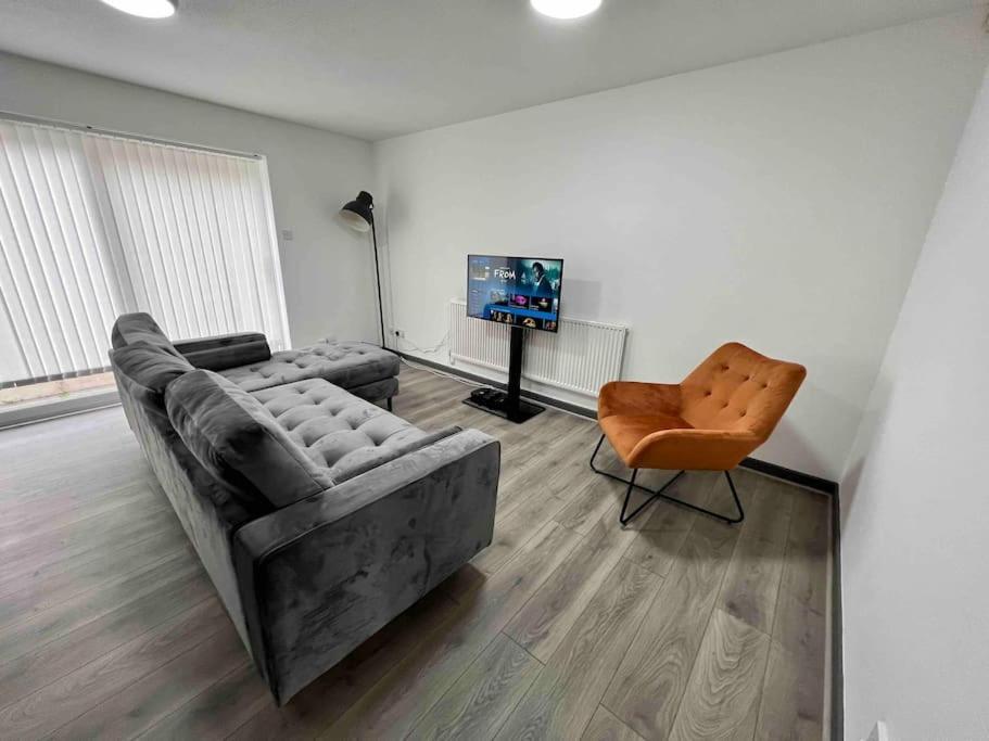 3 Bedroom House With Parking Manchester Eksteriør bilde