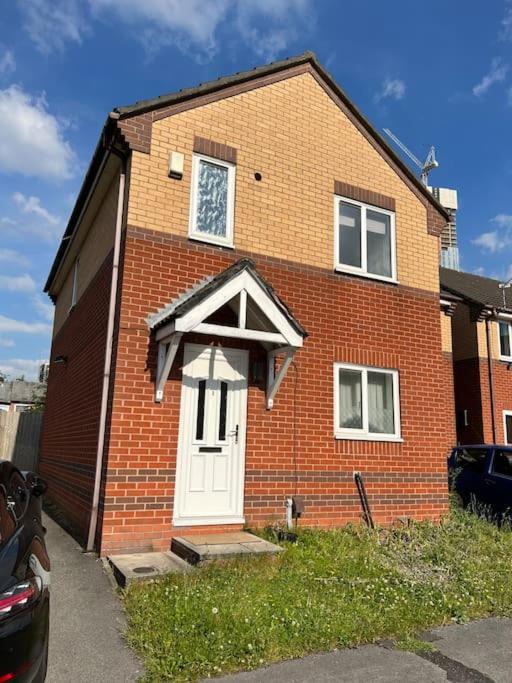 3 Bedroom House With Parking Manchester Eksteriør bilde