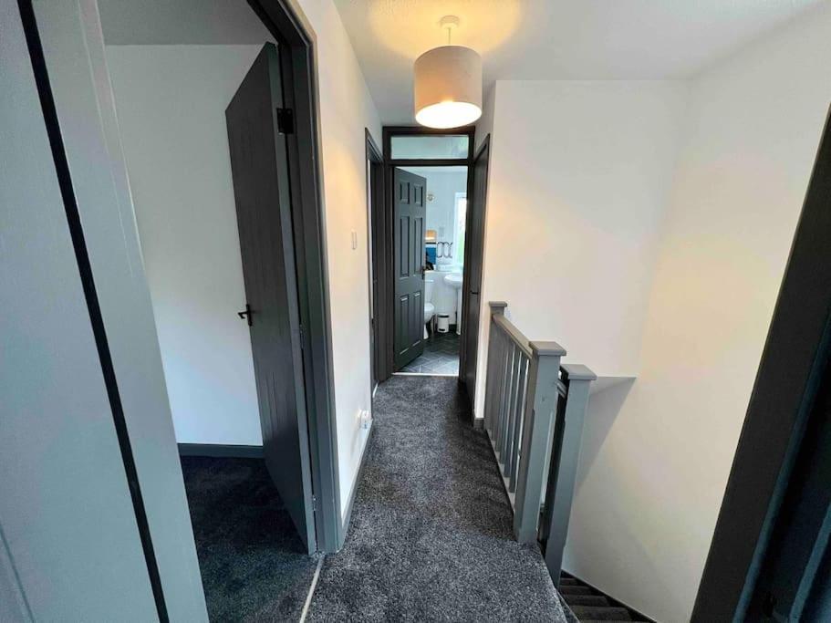 3 Bedroom House With Parking Manchester Eksteriør bilde